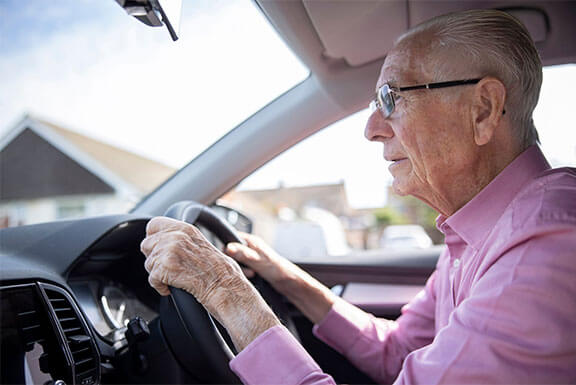 Schweizer-behalten-ihre-Autos-laenger