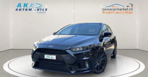 Ford-Focus-2.3-RS-Gebrauchtwagen-in-Schwarz-vor-einem-Schweizer-Autohaus (1)