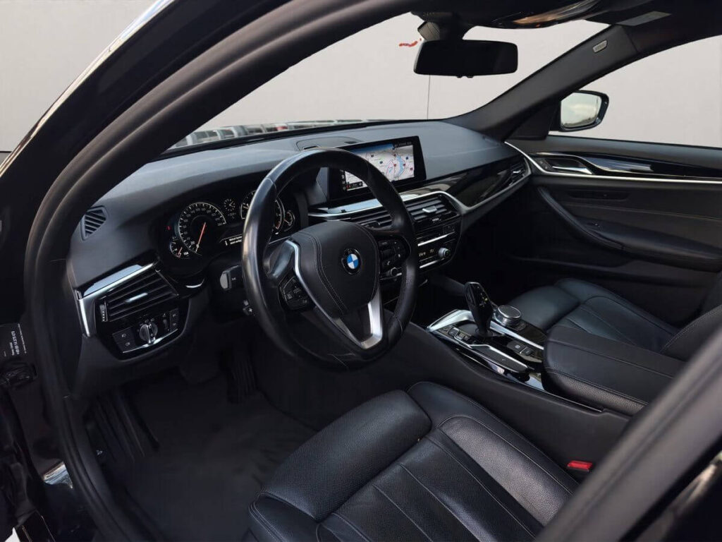 BMW 520d Innenansicht – Ledersitze mit Memoryfunktion und Sport Line Ausstattung