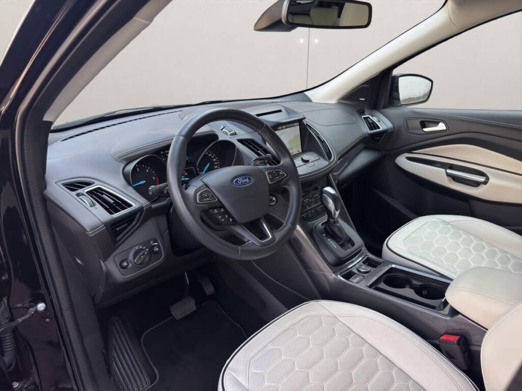 Innenraum-des-Ford-Kuga-Gebrauchtwagens-–-Top-Angebot-in-der-Schweiz