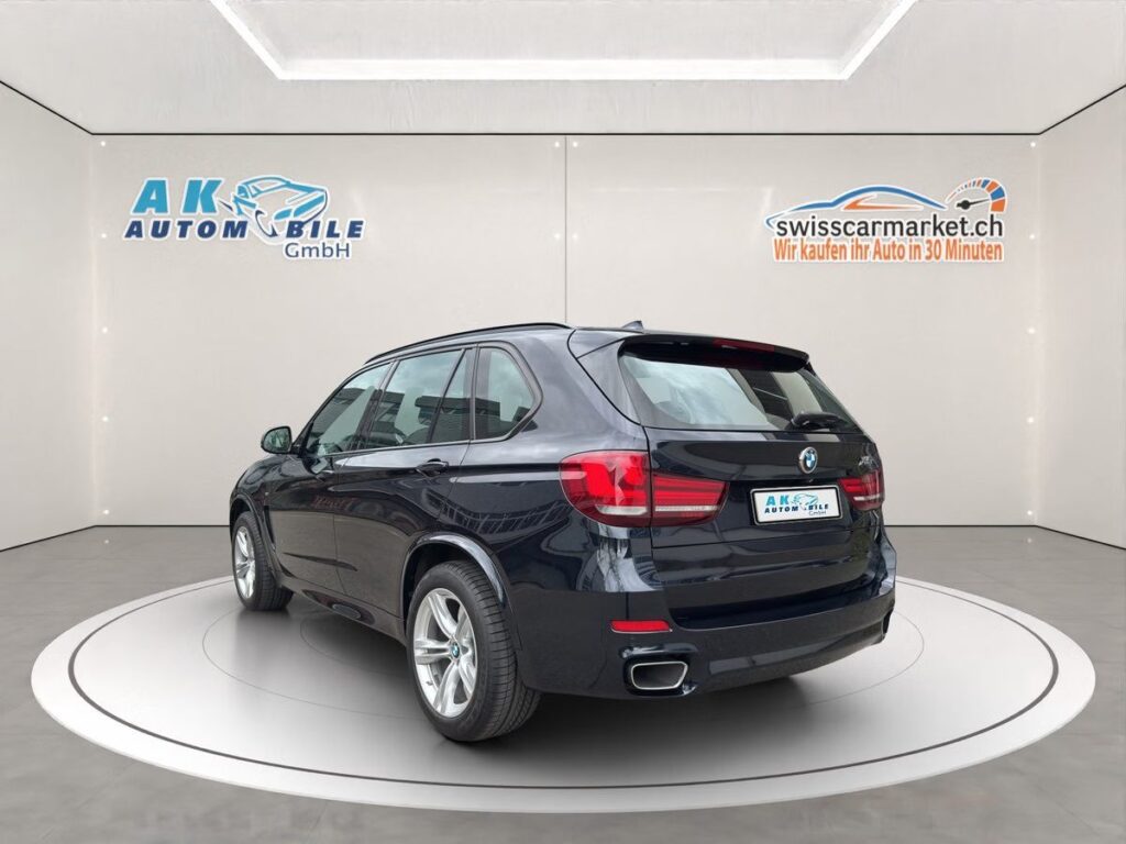 BMW X5 40d M-Paket Gebrauchtwagen-Angebote in der Schweiz – Rückansicht des hochwertigen SUVs