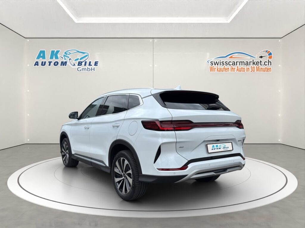 BYD Seal U Gebrauchtwagen-Angebote in der Schweiz – Rückansicht des modernen Hybridwagens