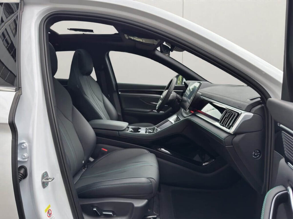 Bequeme Vordersitze der BYD Seal U Occasion mit Sitzheizung und Belüftung