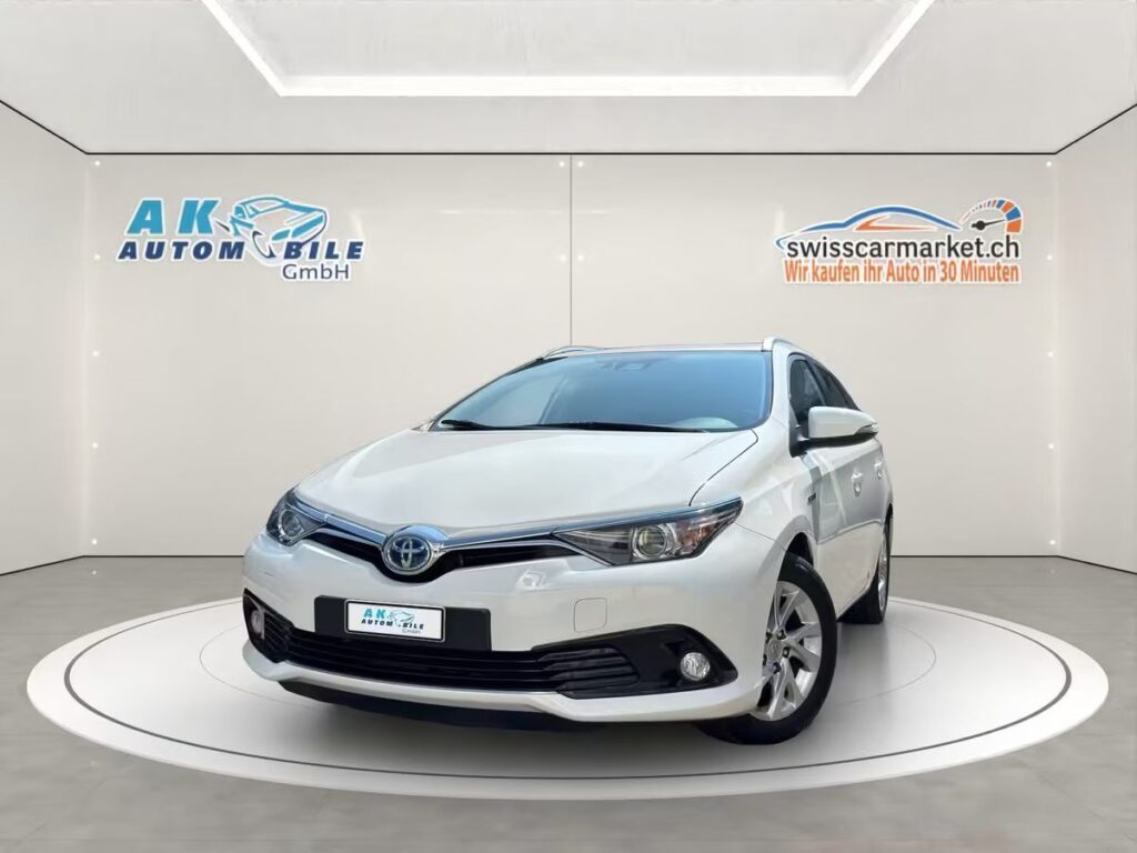 Toyota Auris Touring Sports Gebrauchtwagen-Angebote in der Schweiz – Frontansicht des Hybrids