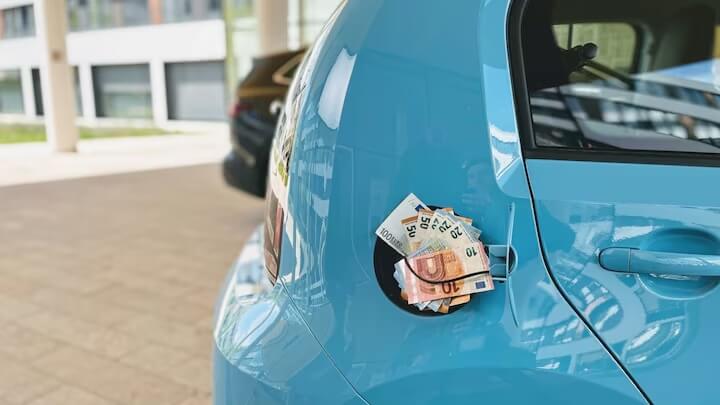 Kfz-Steuer für Elektroautos in der schweiz : Wie viel zahlen E-Auto-Besitzer ?
