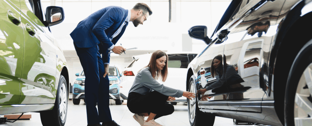 Autoankaufsprozess 2025 – Übergabe von Autoschlüsseln an Käufer