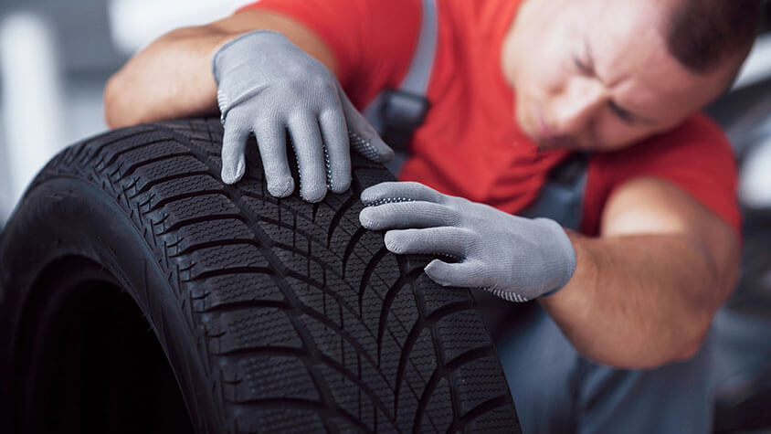 Reifen bestellen online bei SwissCarMarket – Große Auswahl an Top-Marken und direkter Montage