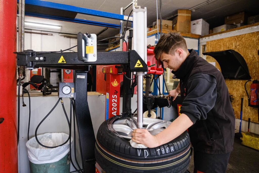 Sichere und transparente Reifenbestellung bei SwissCarMarket – ohne externe Werkstätten