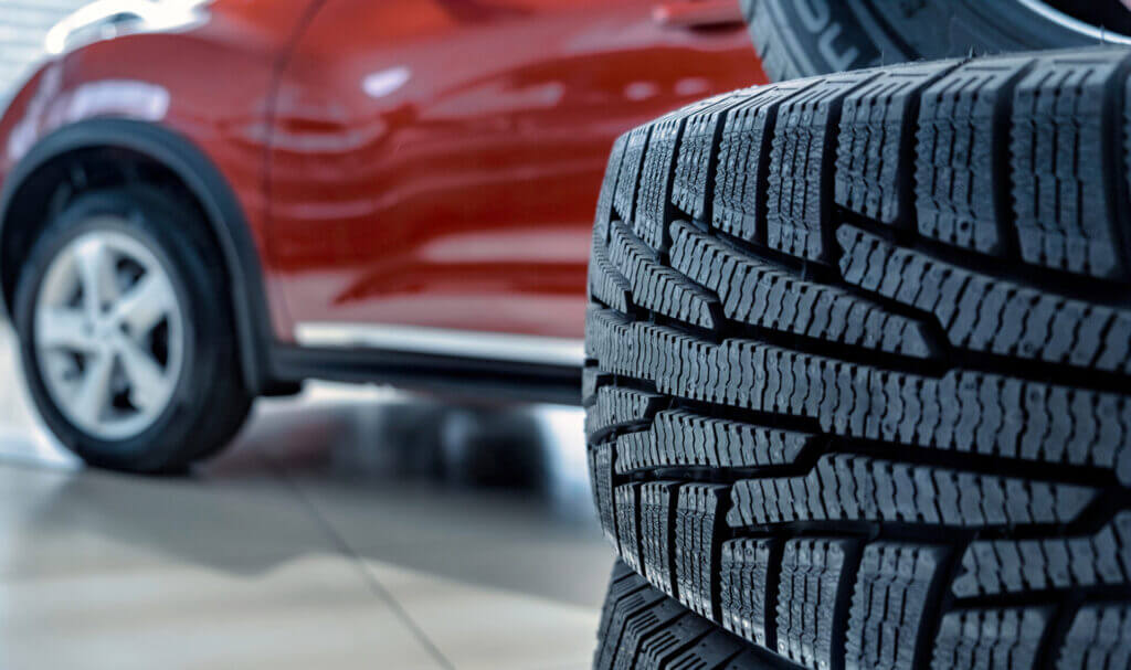 Assembly and maintenance of tires for electric cars in Switzerland with SwissCarMarket