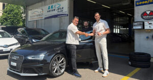 Satisfied customer with his used automatic vehicle from SwissCarMarket in Switzerland