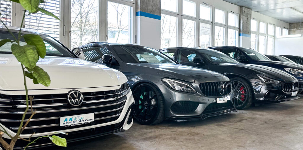 Showroom SwissCarMarket mit vielen verfügbaren gebrauchten Automatikfahrzeugen in der Schweiz